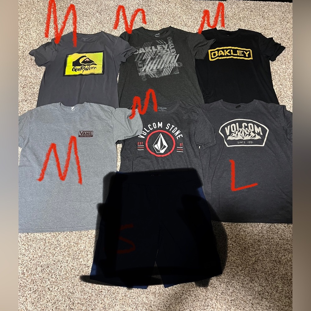 Lot of men’s t shirts oakley,vans,volcom